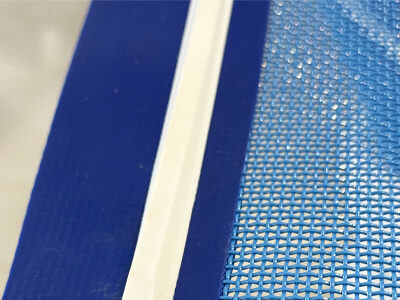 The Polyester Mesh Conveyor Belt with PVC Wrapping and V-guides Edge